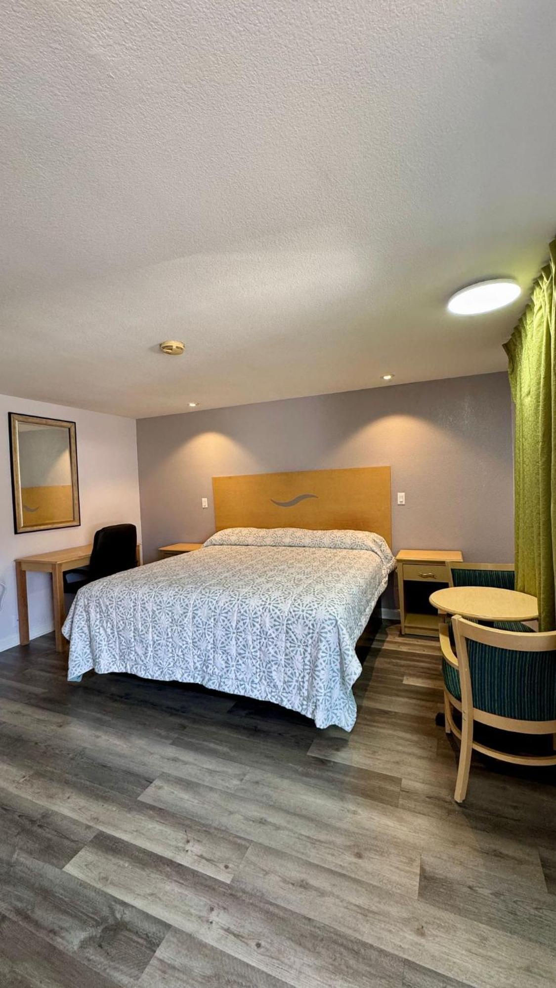 Chisholm'S Motor Inn Saugus Eksteriør bilde
