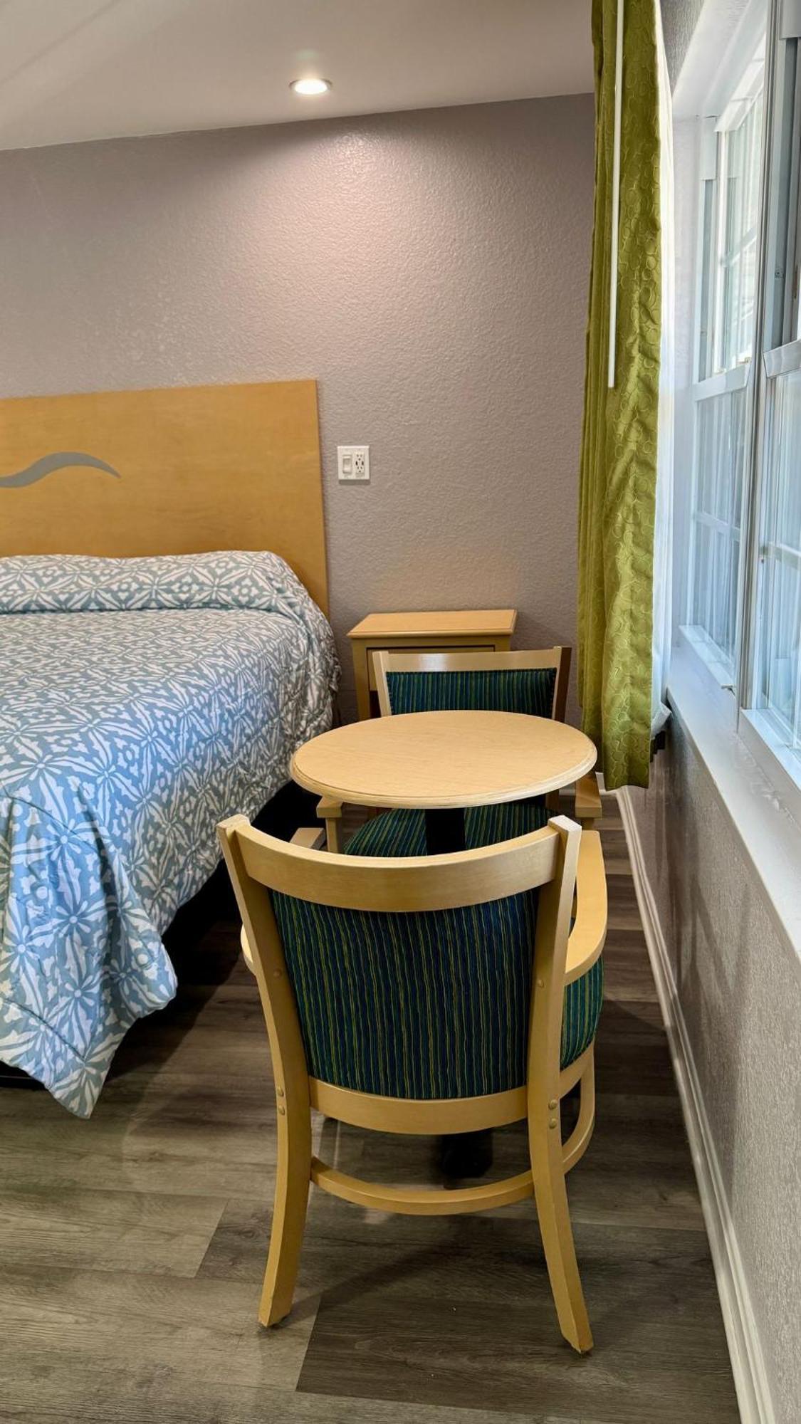 Chisholm'S Motor Inn Saugus Eksteriør bilde