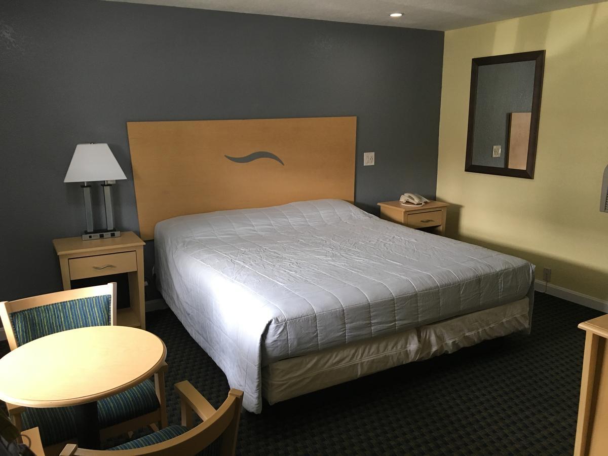 Chisholm'S Motor Inn Saugus Eksteriør bilde