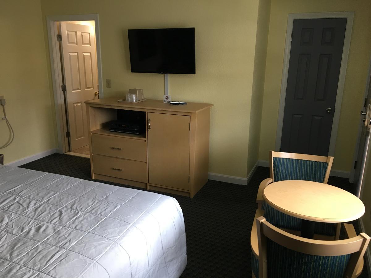 Chisholm'S Motor Inn Saugus Eksteriør bilde